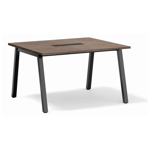 会議用テーブル アイコ SLTB-1212 W1200×D1200×H720(mm) ブラックカラー粉体塗装4本脚テーブル コードホール付きのメイン画像